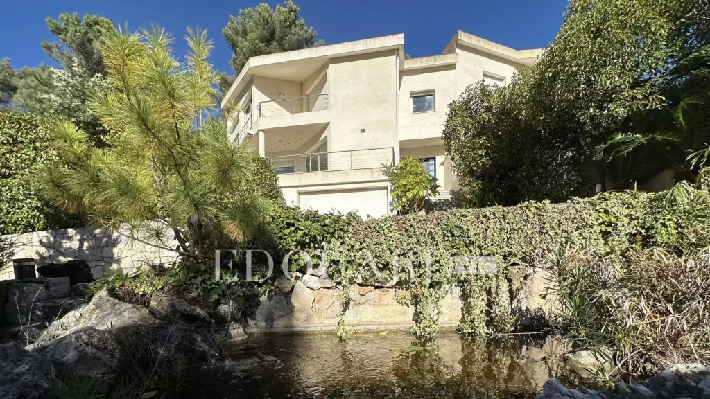 Gestion locative à Menton : gestion en agence ou en direct, le comparatif honnête